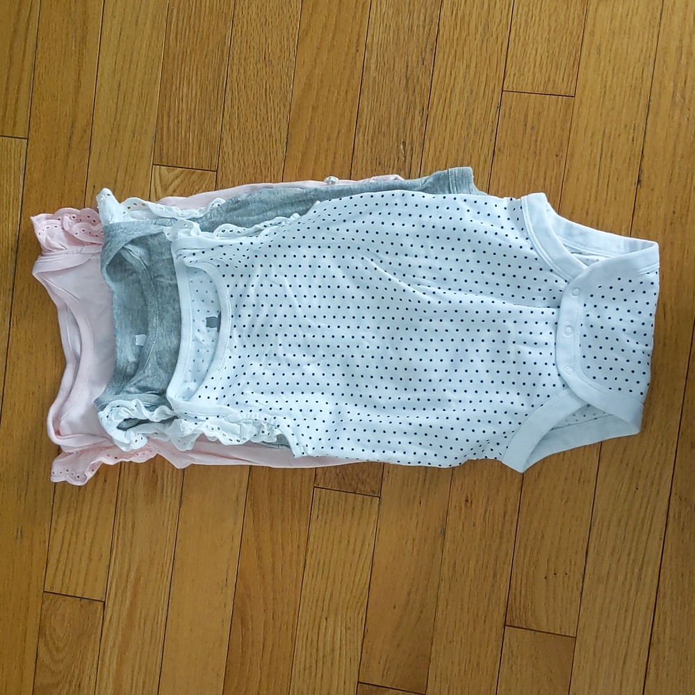 GAP Short Sleeve onesies, Size 12 to 18 months
